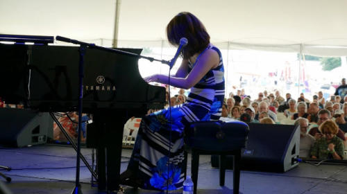 Yoko Miwa at piano